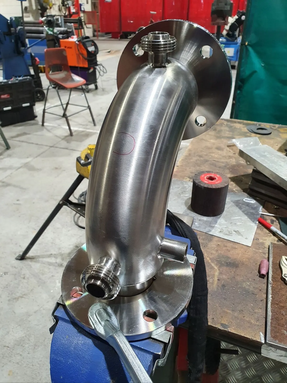 TIG-welded stainless steel elbow with tri-clamp fittings